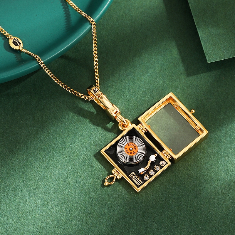 トレンディなレトロな 3D ダイヤモンドがちりばめられた開閉可能なレコード プレーヤー ペンダントスタイリッシュな蓄音機のデザインでギフト ネックレスとして最適です