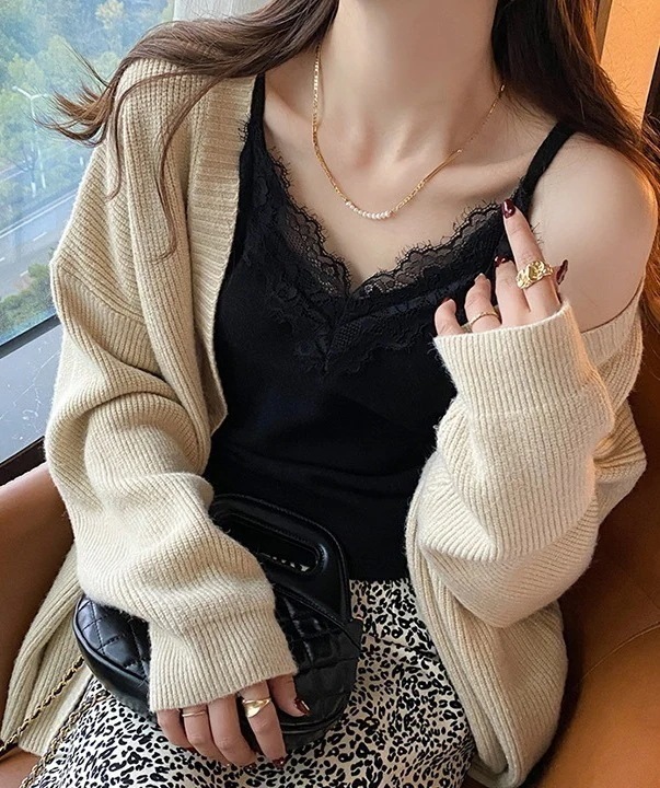 【急速出荷!】レースキャミソール リブキャミソール タンクトップ 黒 白 セクシー インナー エレガント フォーマル Vネック 韓国 レディース オルチャン 大人女子 オトナ女子 クール リブ レース 4,994円