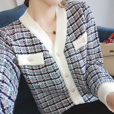 トップス カーディガン 袖付き 長袖 襟なし Vネック 前開き ボタン ニット デザインボタン かわいい 大人可愛い きれいめ シンプル 大人 上品 おしゃれ かっこいい 大人女子 レトロ こなれ感