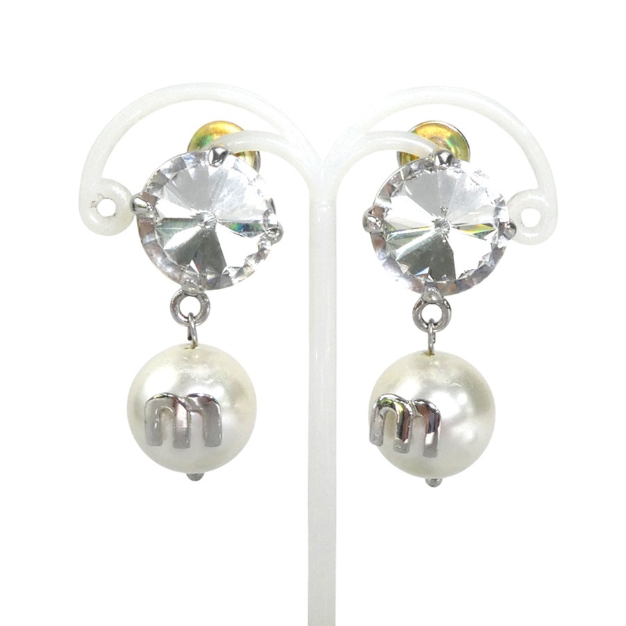 ミュウミュウ MIUMIU イヤリング メタル/フェイクパール シルバー×ホワイト レディース 56030a