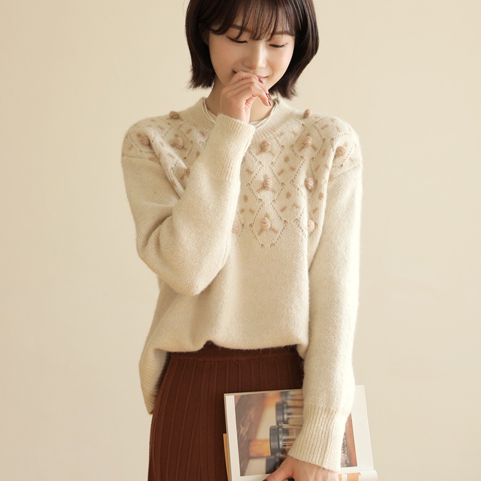 [韓国ファッション] ラウンドネック ポンポンニット 5,601円