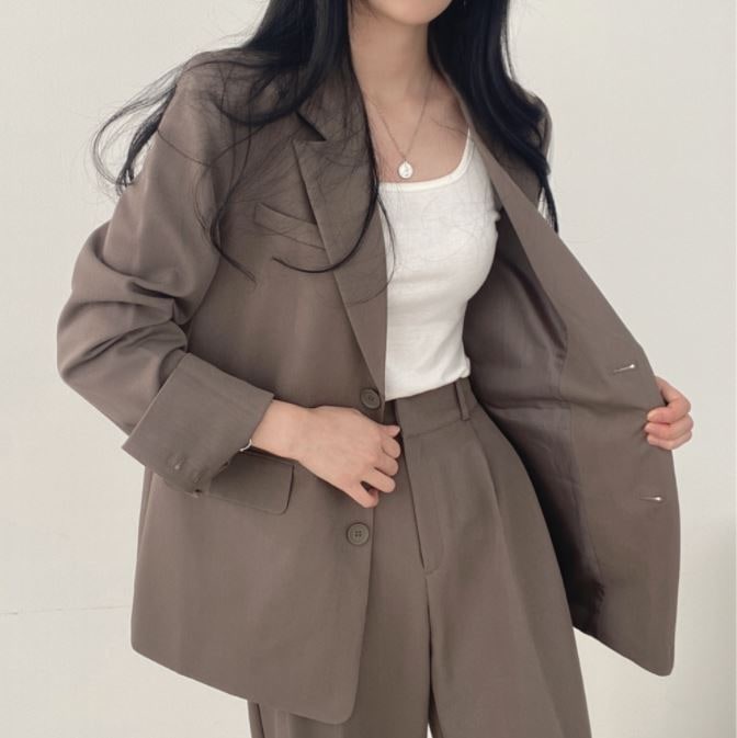 3色 アウター ジャケット レディース 春 きれいめ 軽い 長袖 襟付き BIGシルエット スリム 裾ワイド 前開き 黒 ブラック 茶色 ブラウン ベージュ くすみカラー 大人カラー 春カラー 秋カラ
