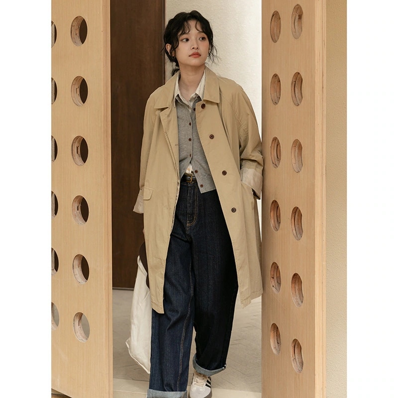 早春の雰囲気感で着こなします! 春の新型日系文芸カーキ色の中長タイプのウインドブレーカーの女性は小さいメガ割ワンピースパンツトートバッグ