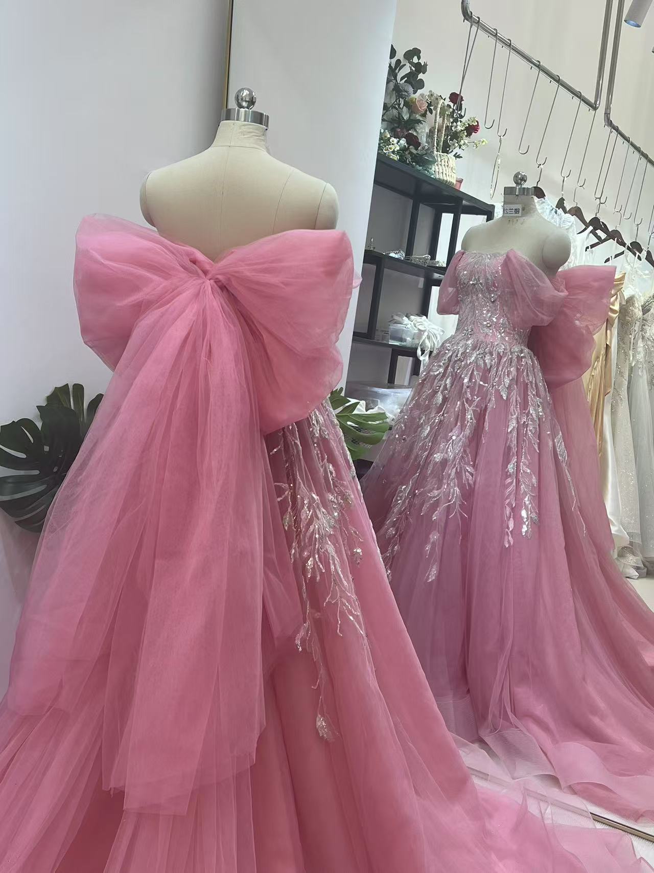 カラードレス ピンク 華やかなトレーン ふっくら柔らかなバックリボン ソフトチュール のコピー