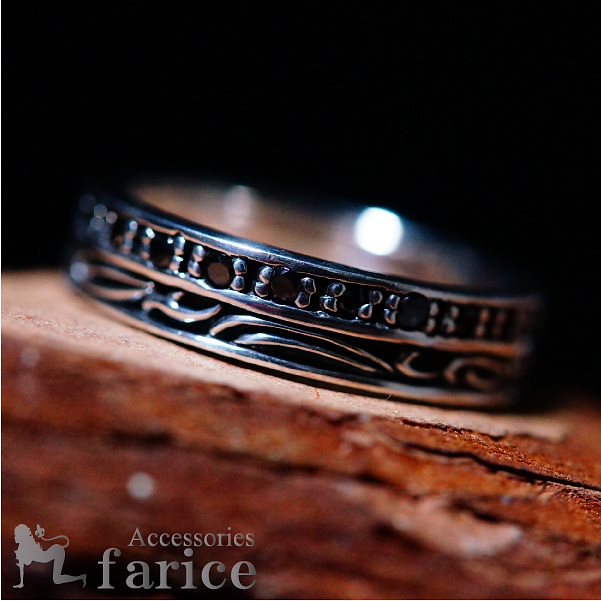 ラインキュービックジルコニア&アラベスクレリーフ ブラックシルバーリング 6,623円