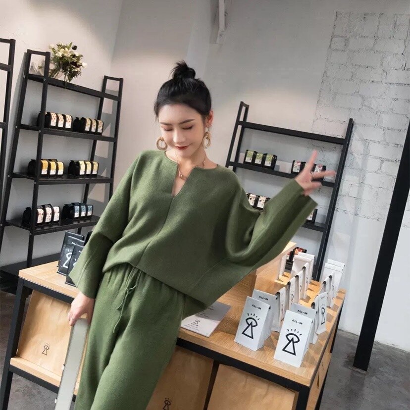 ワンカラー セットアップ 長袖 春 夏 秋 冬 きれいめ カジュアル かわいい ロング フォーマル ストレートパンツ ワイドパンツ アンクル丈 ぽわん袖 バルーンスリーブ ヘンリーネック ワイド 裾イ