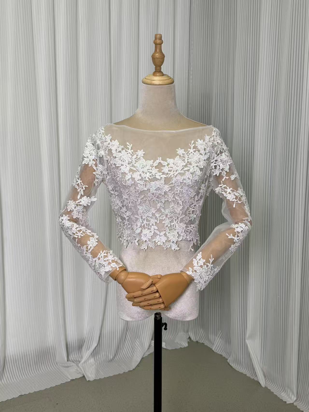 ボレロ ロングスリーブ ラウンドネック くるみボタン 流れる透け花レース 披露宴/結婚式