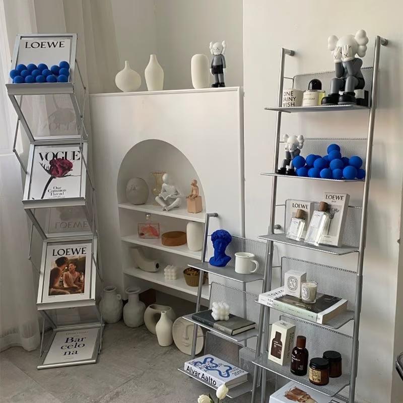 収納棚 ガーデンラック 多機能 多層 飾り棚 収納ラック イン新聞ラックスタジオ撮影ディスプレイディスプレイマガジン収納フロア本棚 省スペース