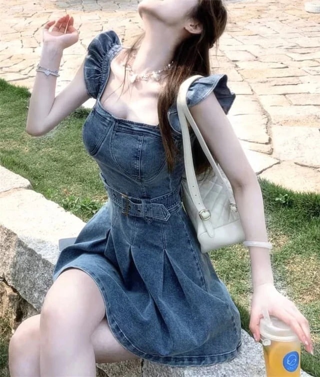 ショート丈デニムワンピース フリルストラップ ボックスプリーツ ベルト付き 春夏秋 大人かわいい ミニ丈 20代 30代 40代