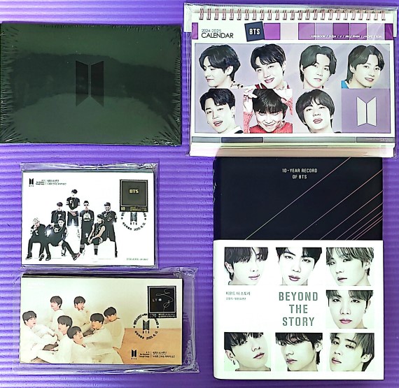 BTS [バンタン]BEYOND THE STORY [韓国語版]+10周年記念切手ブック+10周年記念(初日封筒) 初日カバー スタンプ印 記念封筒セット[10枚]+葉書セット[10枚]+カレンダー
