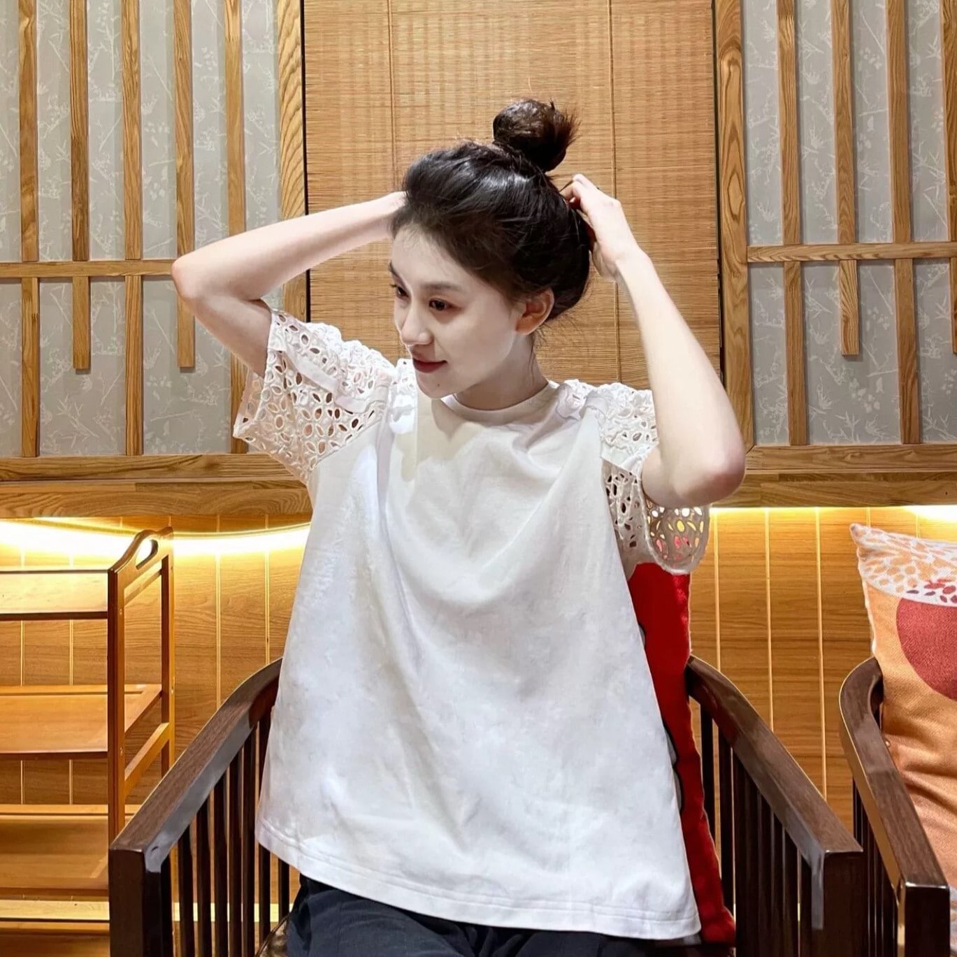 トップス Tシャツ 白トップス 半袖 ボリューム袖 ラウンドネック ストレート 切り替えデザイン ドッキング レース 透け感 薄手 かわいい 大人可愛い きれいめ カジュアル 大人 上品 おしゃれ