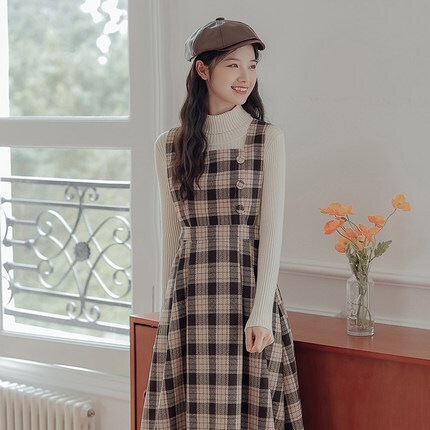 ワンピース フレアワンピース 膝丈 膝下 ミモレ丈 ノースリーブ スクエアネック フレア Aライン 切り替えデザイン バックリボン かわいい 大人可愛い きれいめ シンプル 大人 上品 おしゃれ