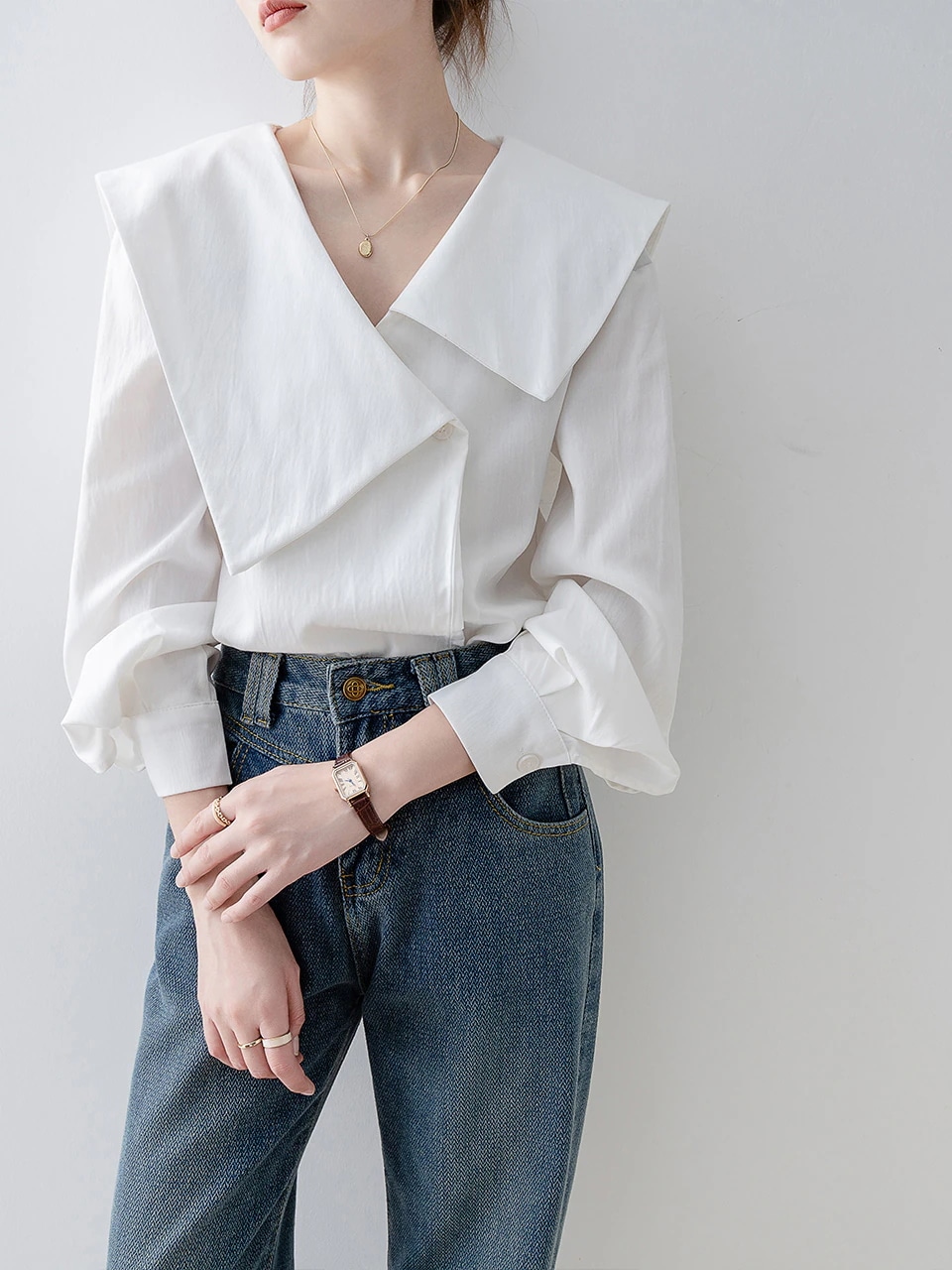 【1点ご購入 で10点プレゼントいたします】2025早春アシンメトリー開襟白シャツ春のレディーストップス高級感シャツ