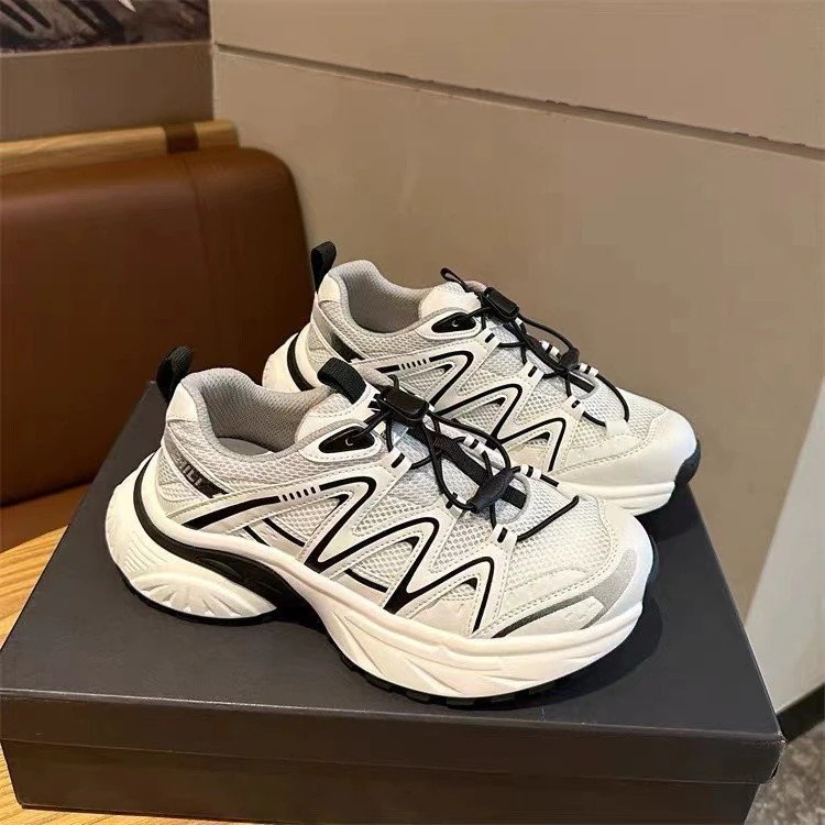 厚底通気性のお父さん靴女性2024新型夏のネットレジャー快適アウトドア登山靴旅行スニーカー