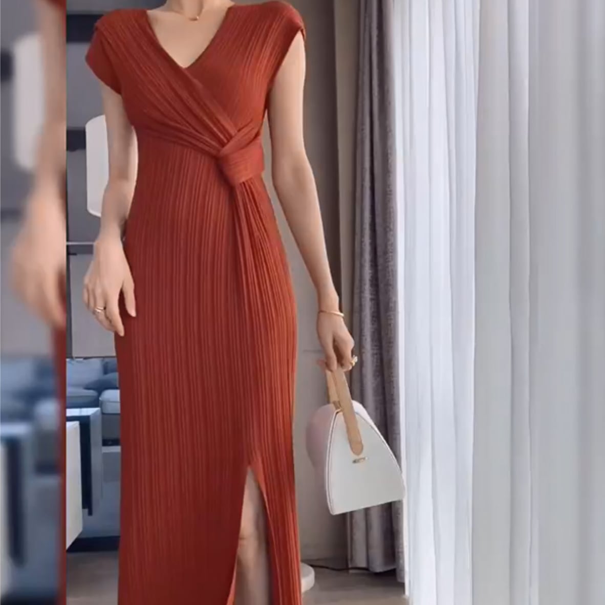 ワンピース 上着 人気 おすすめ おしゃれ お洒落 激安 安い プチプラ 肩出し 半袖 ノースリーブ Vネック タイト 膝丈 スリット 無地 可愛い かわいい 韓国 シンプル カジュアル l