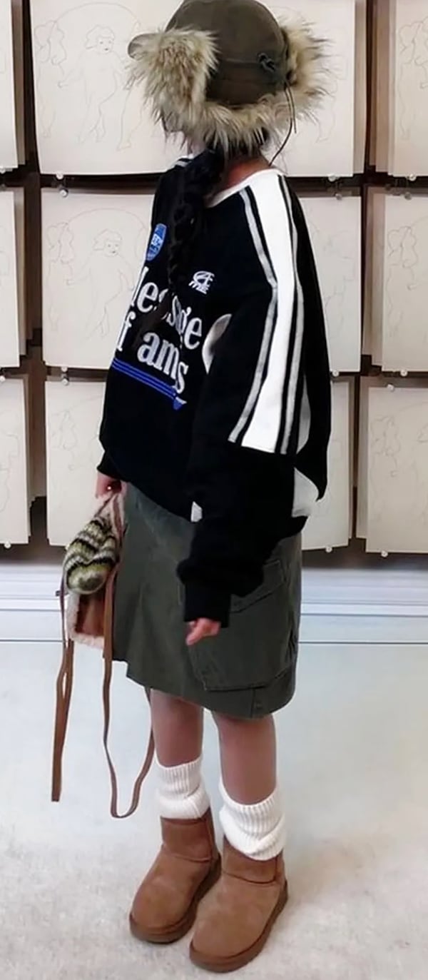 ames worldwide スウェット ジョンハン着用 AMES-WORLDWIDE【SEVENTEEN ジョンハン 着用】V NECK SWEATSHIRT