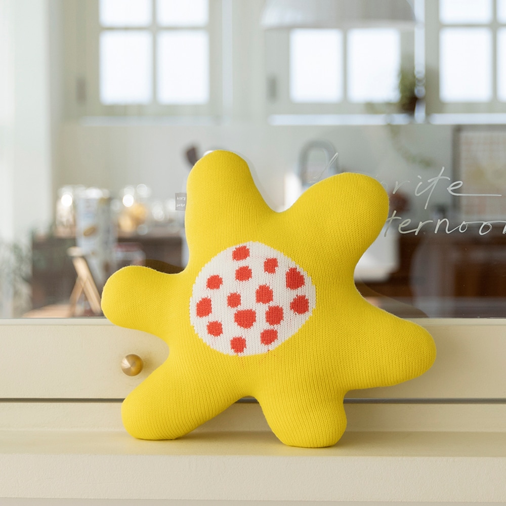 華やかな色と柔らかなタッチの花 ニット人形 Yellow