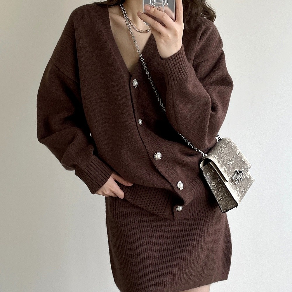 カーディガン キャミソールワンピース セットアップ 2点セット 黒 韓国 レディース オルチャン ニットセットアップ パールボタン ニット ブラック 茶色 グレー ブラウン 白 オフホワイト