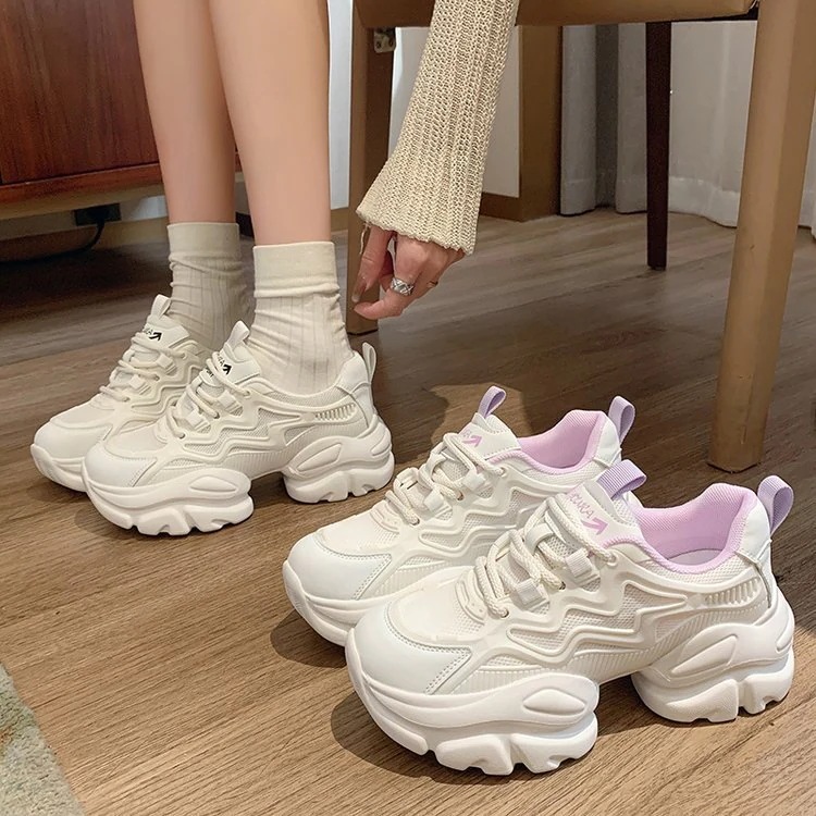 通気性ネット面のおじさん靴女子金2024夏の新型靴スポーツシューズカジュアル靴女子