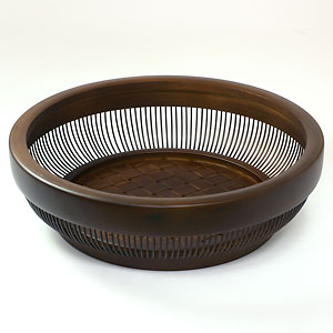 駿河竹千筋細工　盛器　竹生（ちくぶ）　職人が竹ひごを組んで千筋にして作り上げられた器　繊細で滑らかな曲線美