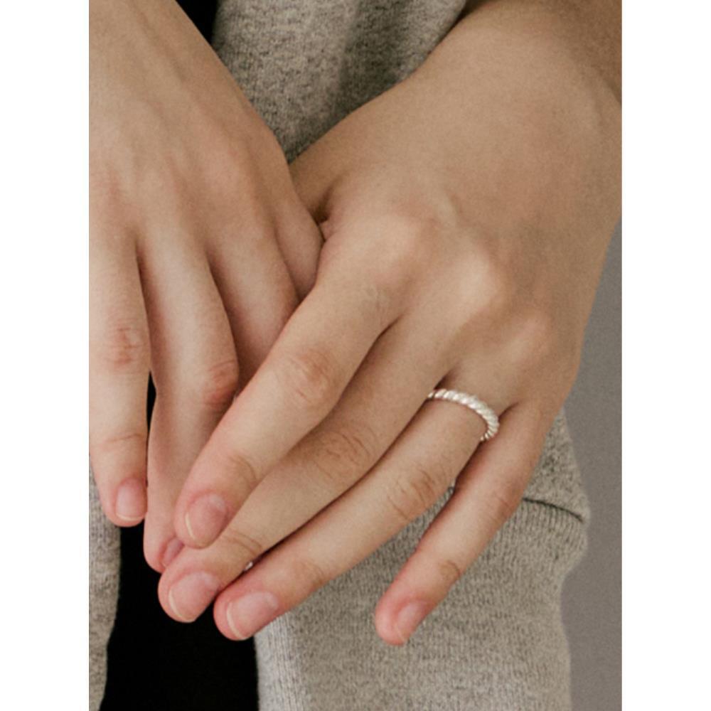 VINTAGE HOLLYWOOD 925 Silver Crescendo Twist Ring VH2435