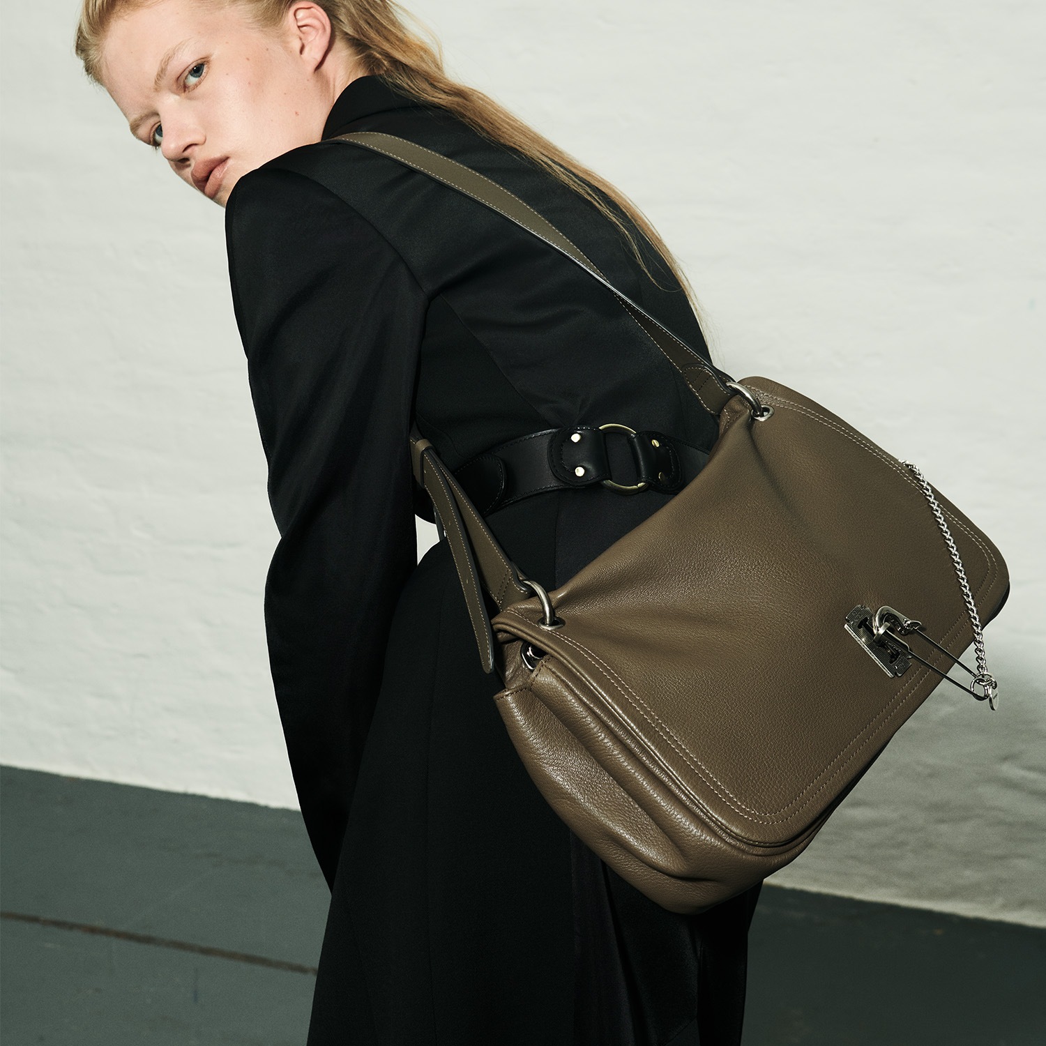 【VUNQUE】 PERFEC TALK ABOUT IT FLAP SHOULDER L : BURN BROWN