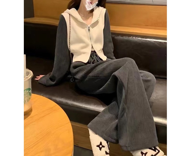 ハイエンドのカスタマイズ-秋の女性用スポーツスーツ流行の学生韓国版ゆったりスリムファッショナブルでカジュアルなツーピースランニングスーツ