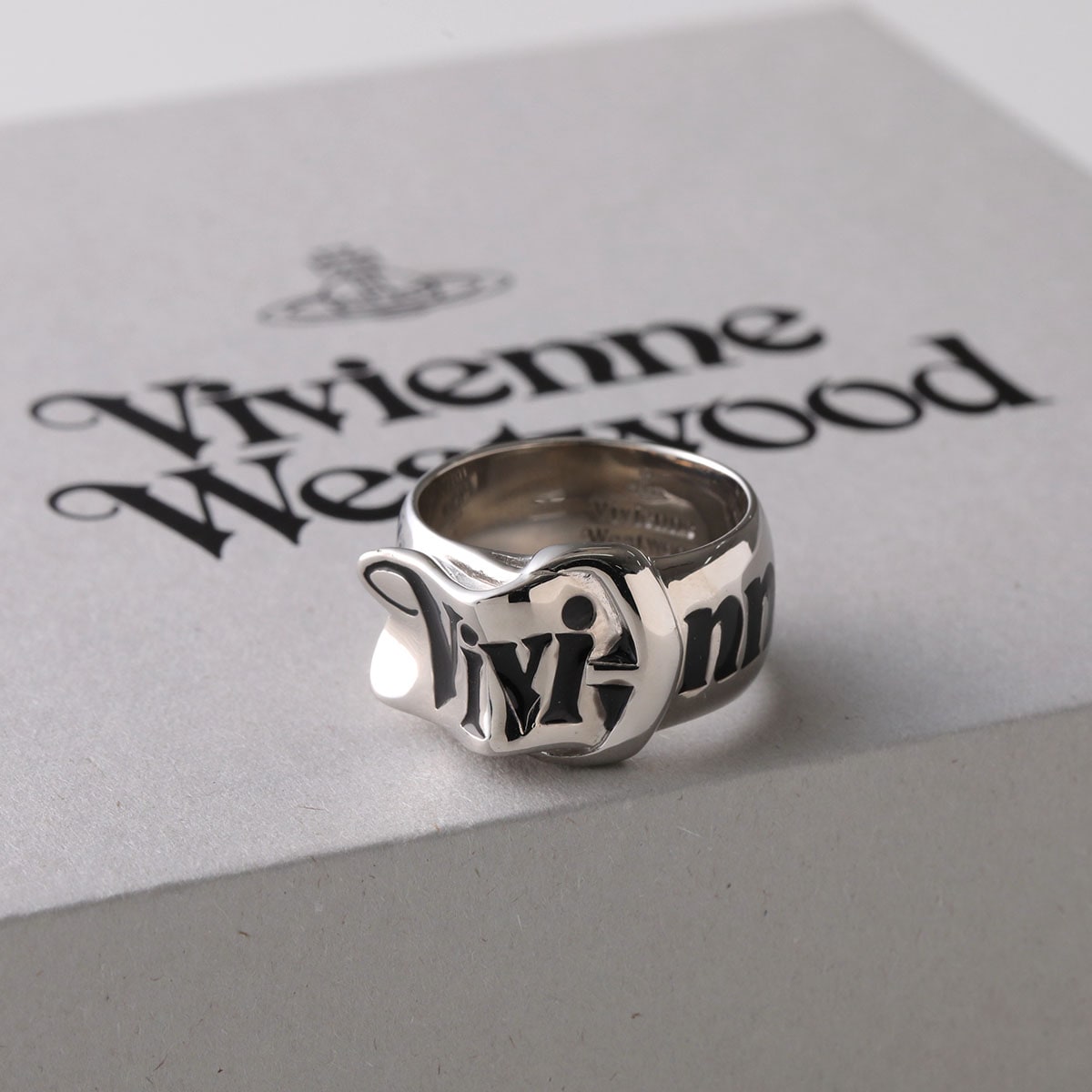 Vivienne Westwood ヴィヴィアンウエストウッド リング 6404017V 01P107 メンズ ベルトリング ロゴ 指輪 アクセサリー P107/PLATINUM/BLACK-Enam 30,527円