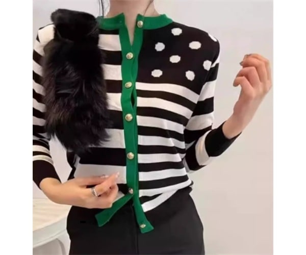 レディース トップス ニット セーター カーディガン ショート 長袖 ラウンドネック ノーカラー 前開き ボタン かわいい 大人可愛い カジュアル おしゃれ 個性的 モダン 存在感 キュート