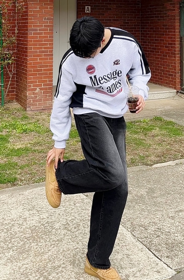 ames worldwide スウェット ジョンハン着用 AMES-WORLDWIDE【SEVENTEEN ジョンハン 着用】V NECK SWEATSHIRT