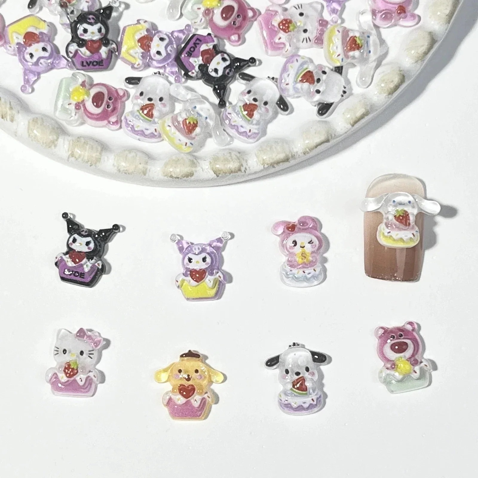 【2個買うと1個無料】サンリオ夏の新作 20個入 ケーキアクセサリーかわいいシナモン犬クロメ漫画樹脂アクセサリーネイルデコレーション