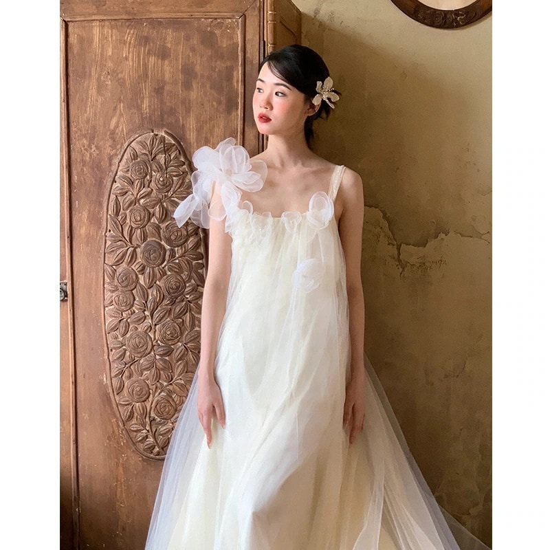 ライトウェディングドレス 2024 花嫁小さなウェディングドレスローブ婚約ドレスパフスカート森旅行写真夏