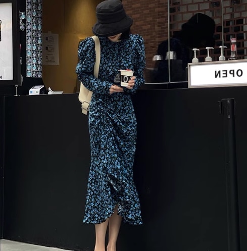 レディース ワンピース ロング 長袖 パフスリーブ クルーネック 襟なし スリム アシンメトリー シャーリング かわいい 大人可愛い きれいめ 上品 おしゃれ かっこいい こなれ感 ガーリー