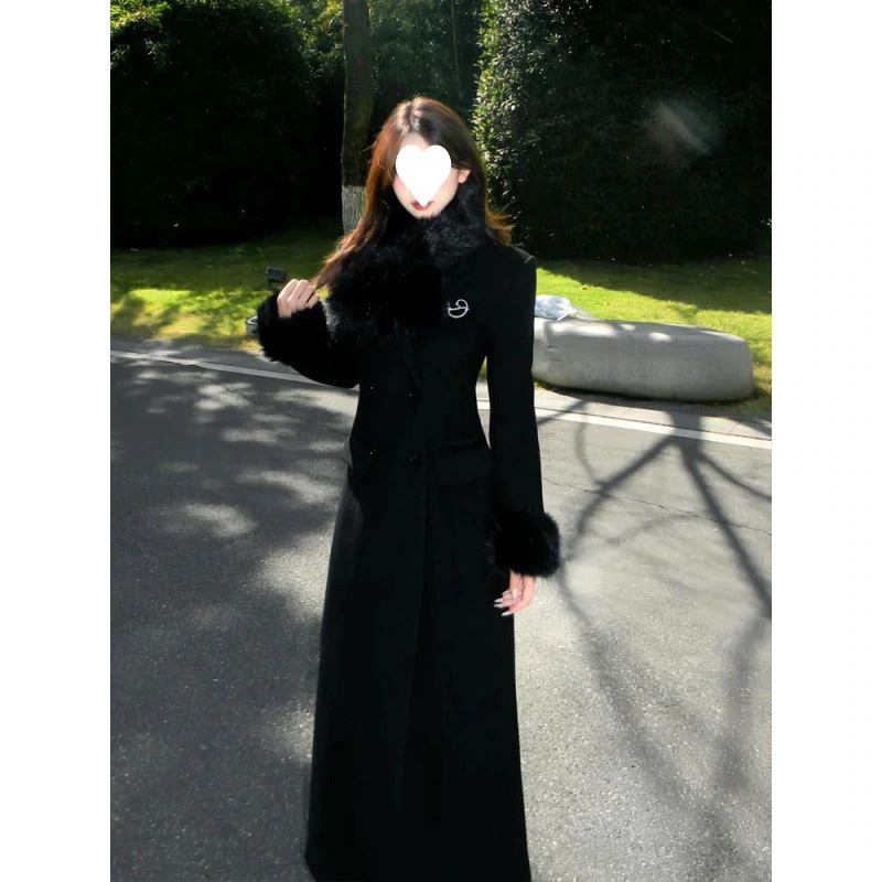 海外で教育を受けた相続人現在は悪徳相続人毛皮の襟と砂時計型の体型をしたパッド入りの長いウールコートを着ている