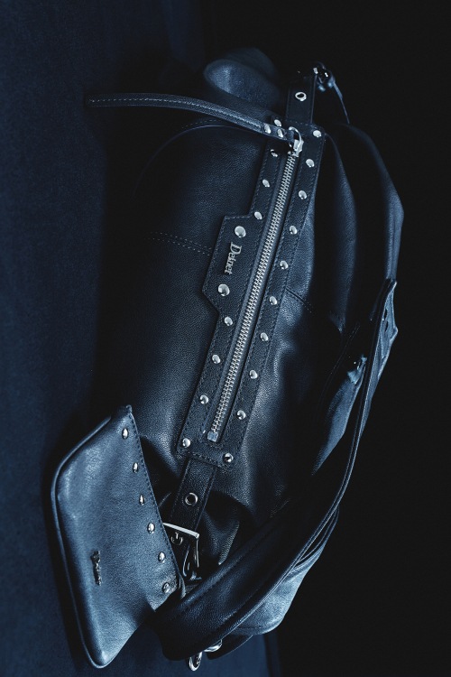 【DEINET】 STUD DETAIL POINT POCKET BAG IN GREY ショルダーバッグ 正規品
