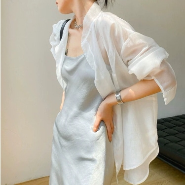 トップス シャツ ブラウス 白トップス 涼し気 軽やか 長袖 ドロップショルダー 萌袖 スタンドカラー ワイド ポケット 前開き 透け感 シースルー 大人可愛い きれいめ シンプル カジュアル
