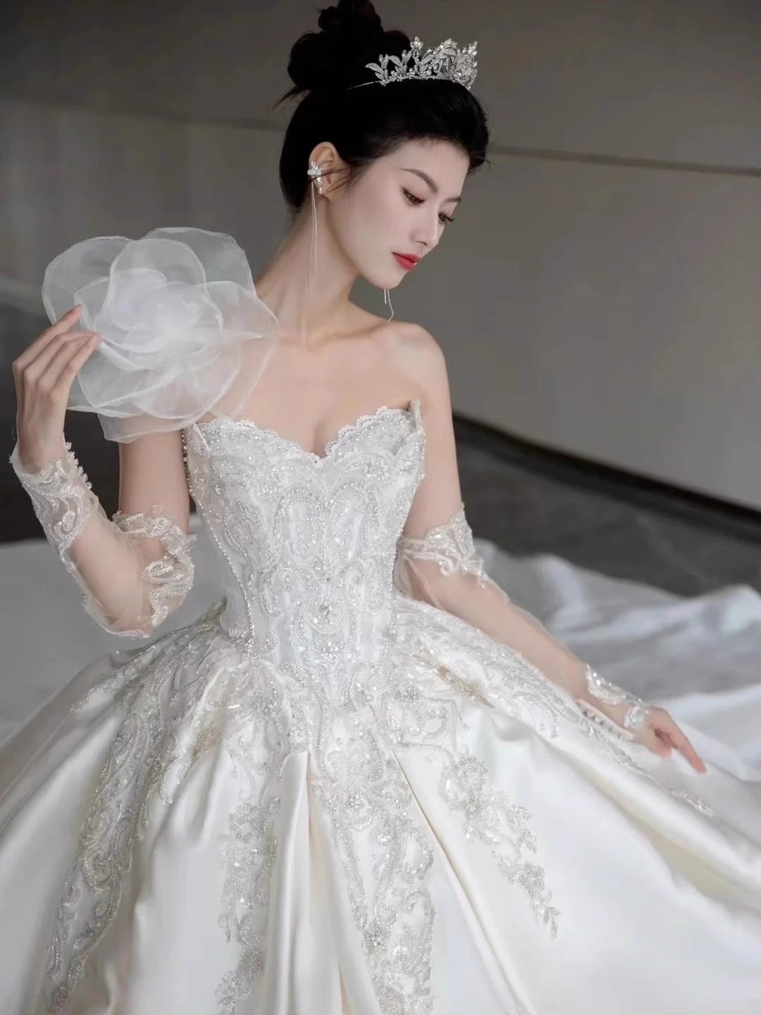 ストラップレスウェディングドレス花嫁2025プリンセスサテンメインヤーン重工業ハイエンドセンス小男