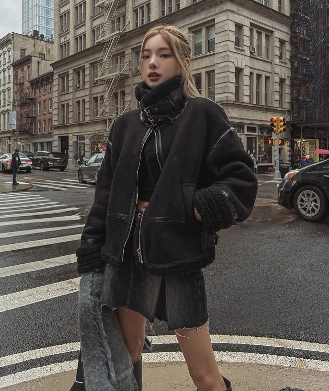 【U LAN】(UNISEX) DOUBLE BUCKLE HIGH NECK MUSTANG : BLACK