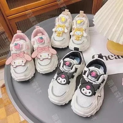 【1 つ購入すると 1 つ無料】サンリオ春秋キッズスニーカー6キャラクタークロミオヤジ靴中大人の男の子と女の子のカジュアルランニングシューズ