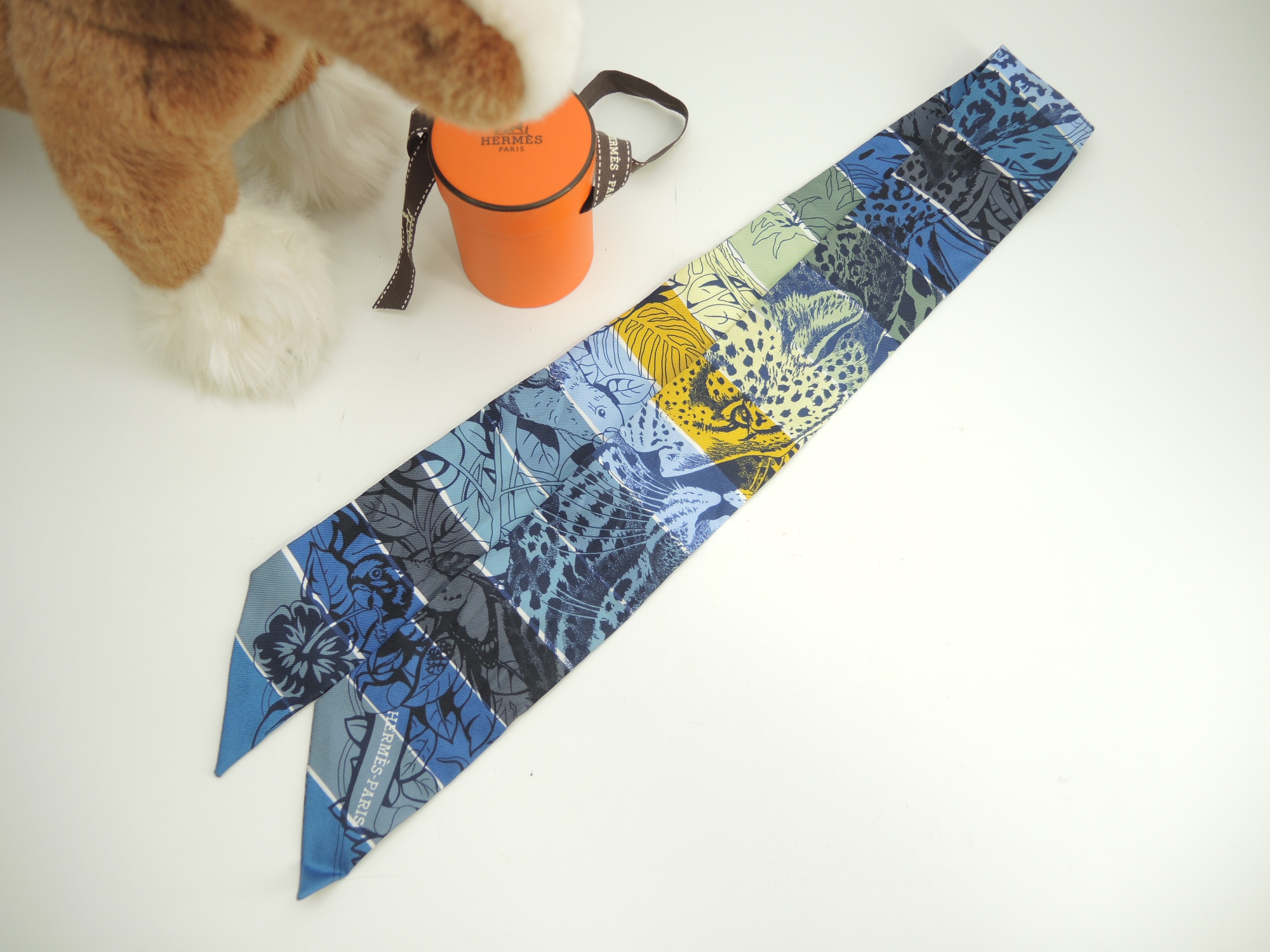 ツイリー 豹鳥 シルク緑 スカーフ 新品@ 1ストール