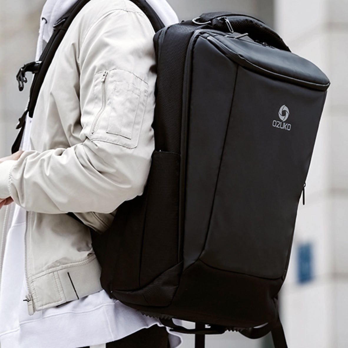 mHand 多機能リュック 9060 20L-35L ビジネスリュック 2Way 手提げ 通勤 通学 バックパック 大容量 15.6インチノートPC収納 USB充電ポート カバン 旅行 出張 軽 5,040円