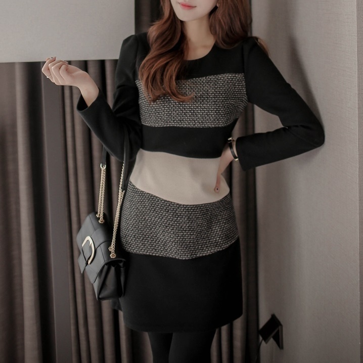 配色ワンピース　大人可愛い配色 デート カジュアル 膝丈ワンピース 秋冬コーデ ミニスタイル