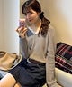 グレー