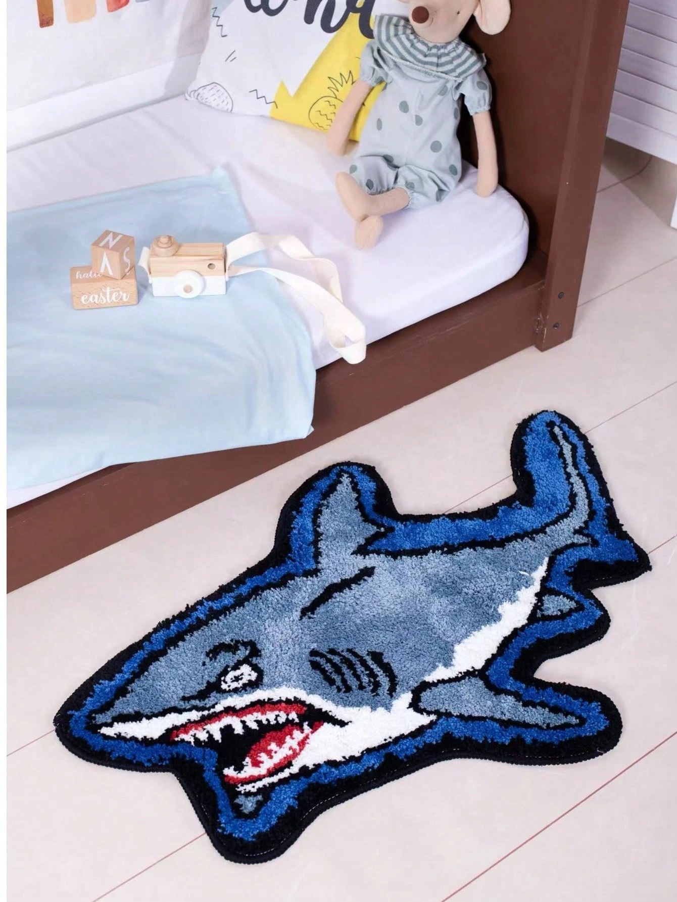 1件のかわいい藍色のサメの漫画の装飾の絨毯柔らかい毛の絨毯萌える少女の寝室の応接間の印刷の疲労に抵抗してクッション机械は洗って寝室の装飾部屋の装飾寝室の装飾小さいカーペットカーペット 4,747円