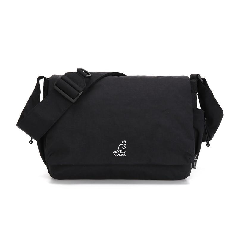 エッセンシャルプラスフラップメッセンジャー2099ブラック