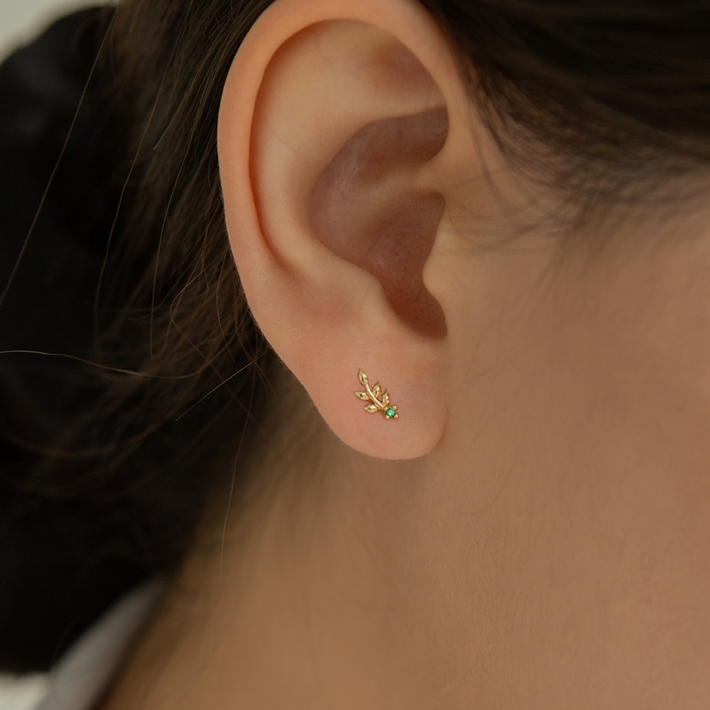 LUNNE 14k ローレルエメラルドピアス (14k ゴールド) C14