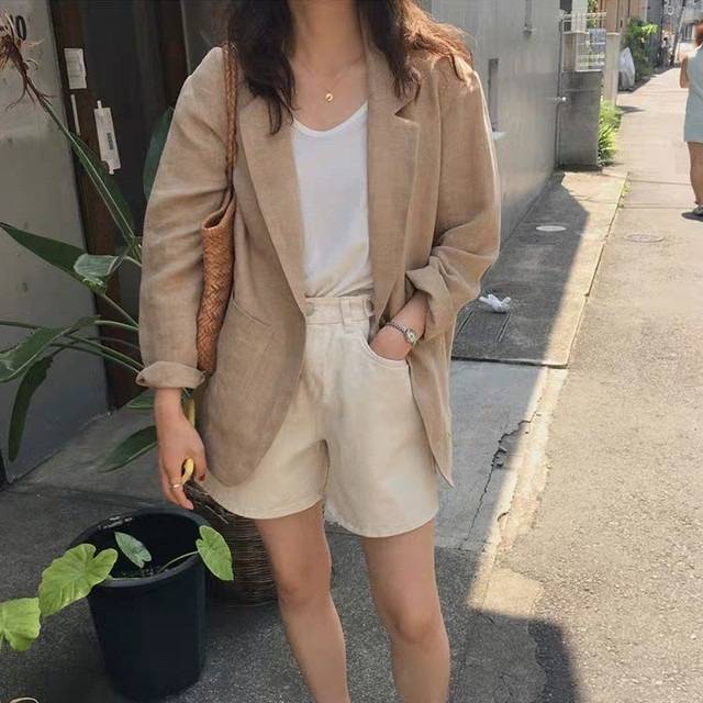 テーラードジャケット アウター レディース 長袖 春 秋 無地 ベージュ 襟付き 前開き ポケット 休日 お出かけ コーデ 普段使い OL 通勤 着回し ファッション おしゃれ カジュアル かっこいい
