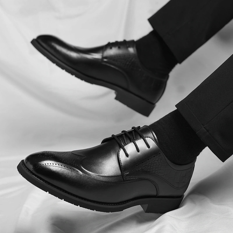 メンズレザーシューズ オフィスフォーマルシューズ ブローグビジネスメンズシューズ 英国スタイル