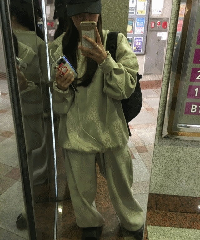 ディグナー ピグメント トレーナー ベージュチャコール [トレーナー/春コーディネート/コーディネートおすすめ/デイリー/コーディネートおすすめ/大学生/会社員/y2k]