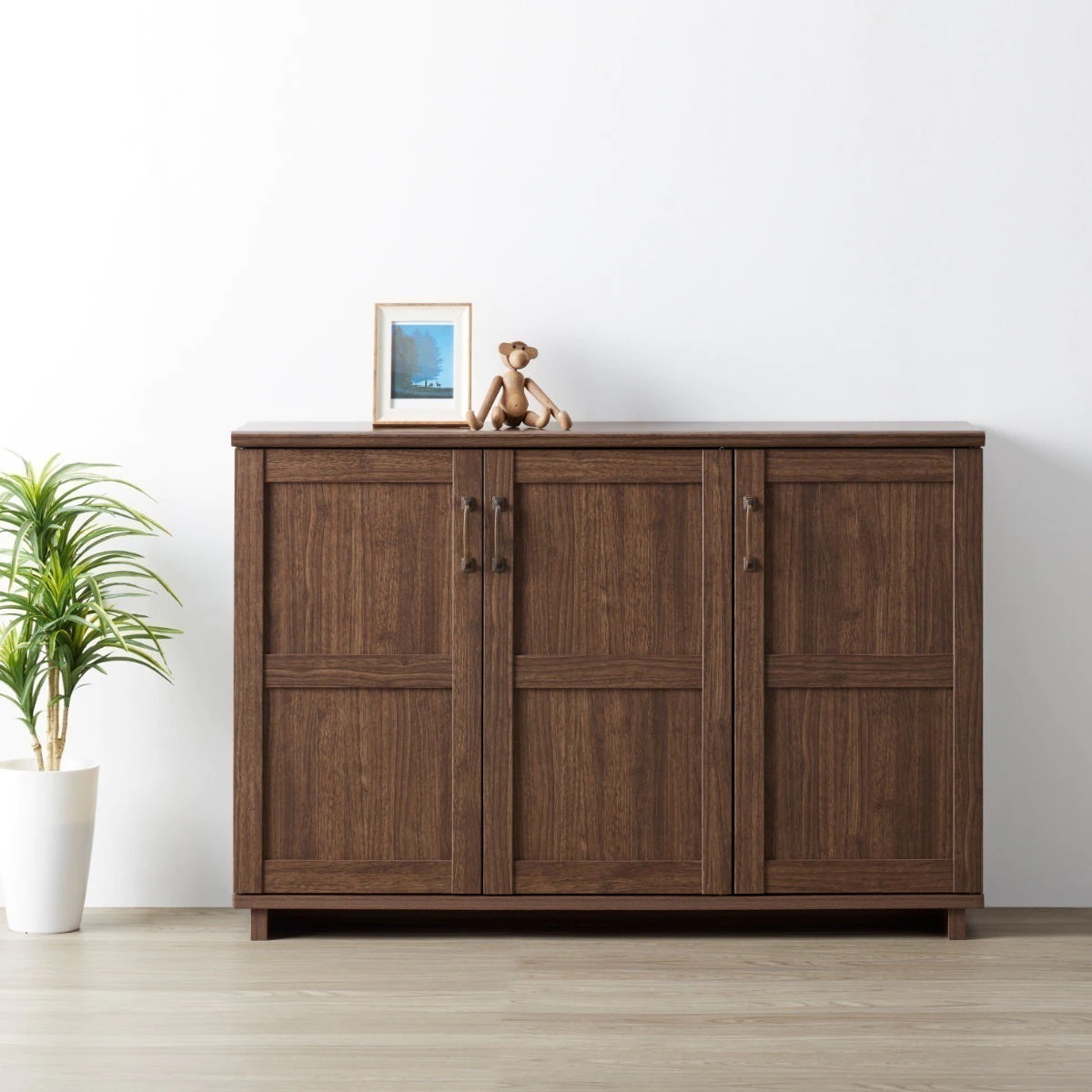 ワイドキャビネット 3枚扉 シンプルモダン Cosalo 幅115cm 収納棚 棚 ラック リビングチェスト たんす リビング収納 収納 リビングボード キッチン収納 食器棚 ウォールナット風